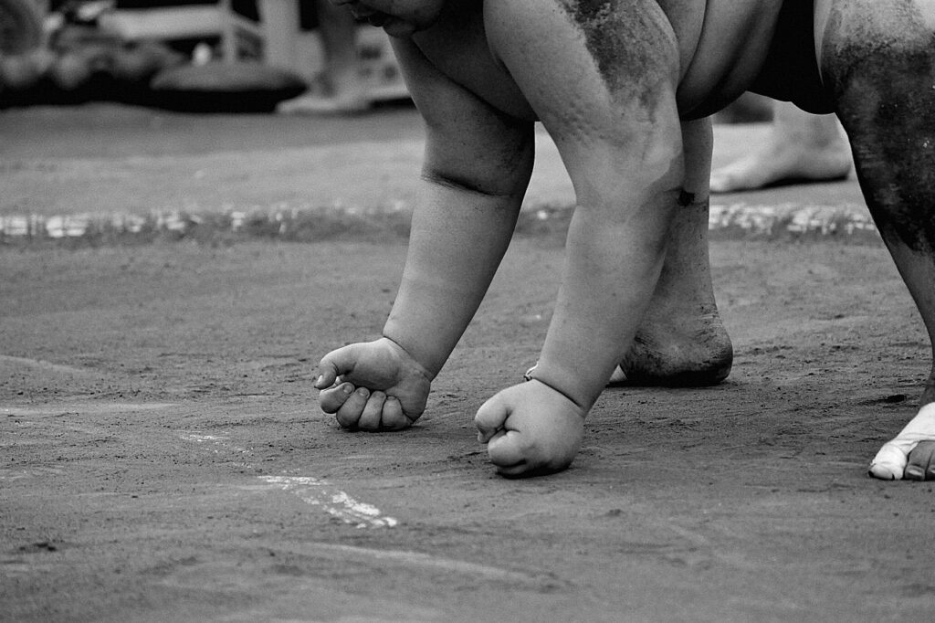 肥満が引き起こす体臭の原因とは何ですか？